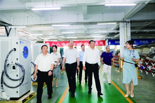 科林电气新一届董事会成员参观科林电气车间